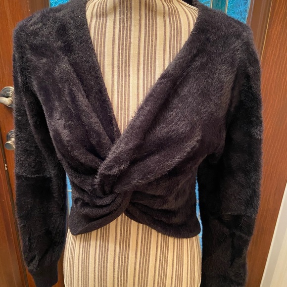 Love Tree Black crop sweater top - Picture 3 of 9